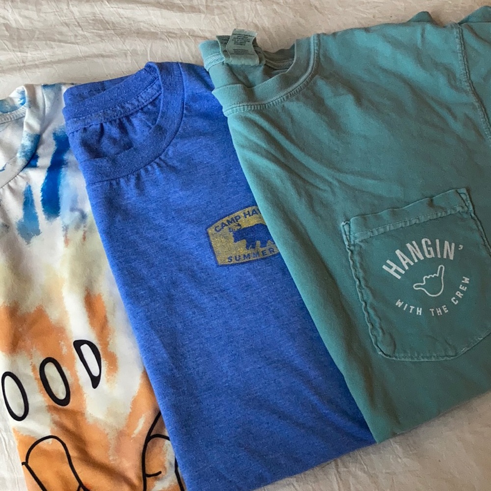 bundle of 3 t-shirts
